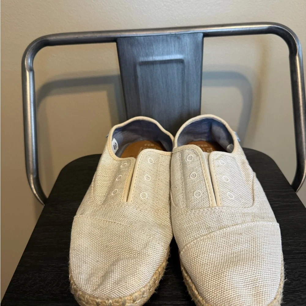TOMS Classic Espadrilles Beige Canvas Slip On Flats Women’s 9.5